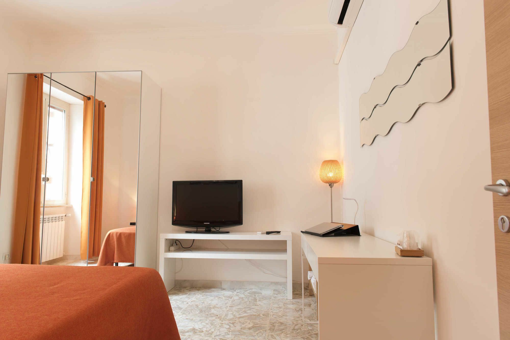 Michelangelo Apartment 奇维塔韦基亚 外观 照片